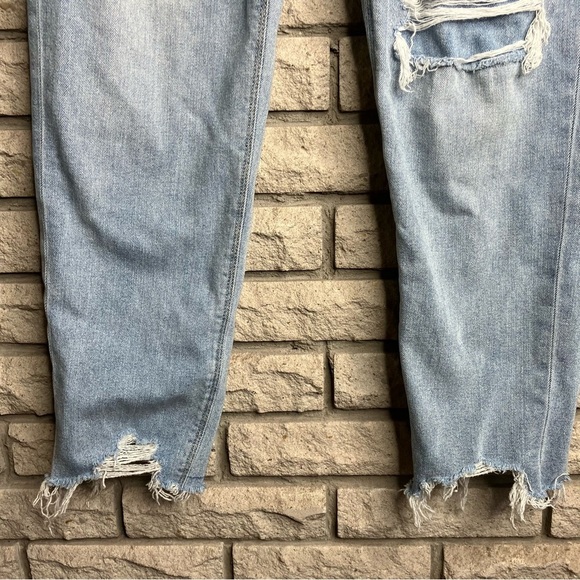 American Eagle Curvy Mom Jeans - Picture 4 of 8